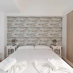 Loft - Side Sea Views - Aircon & Wifi